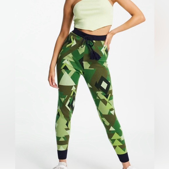 Never Fully Dressed Jogger Pants size Medium - Picture 1 of 3